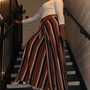 Striped trousers w. slits!
